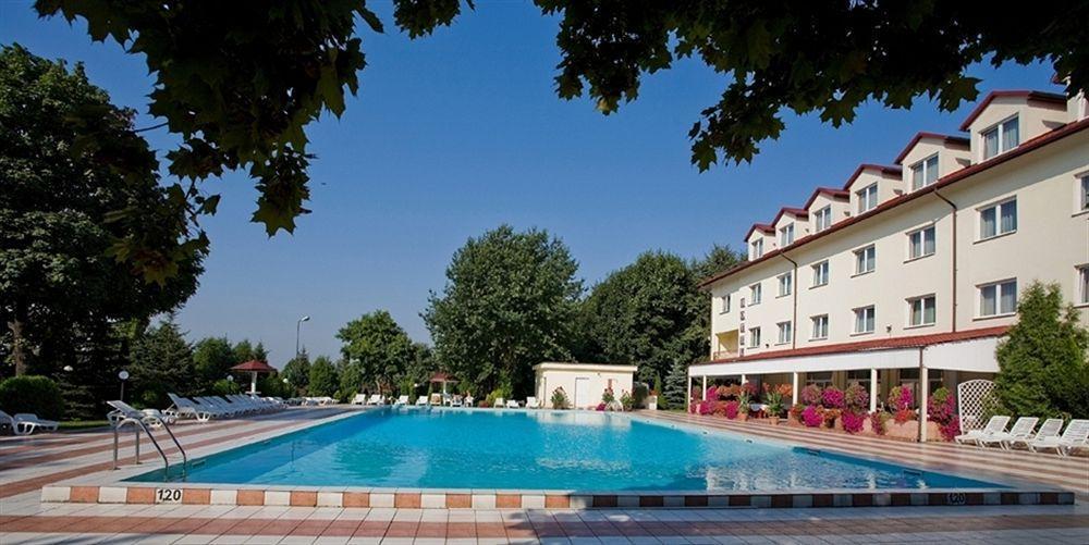 Hotel Ambasador Chojny Łódź Dış mekan fotoğraf